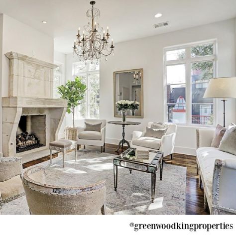 Sophisticated modern French white living room in a Houston home on Berthea with design by M Naeve - @greenwoodkingproperties French Living Room Decor Luxury, Modern French Homes, French Farmhouse Living Room, Room Decor Luxury, French Living Room Decor, Trendy Paint Colors, French Living Room, Cozy Family Room, White Marble Bathrooms