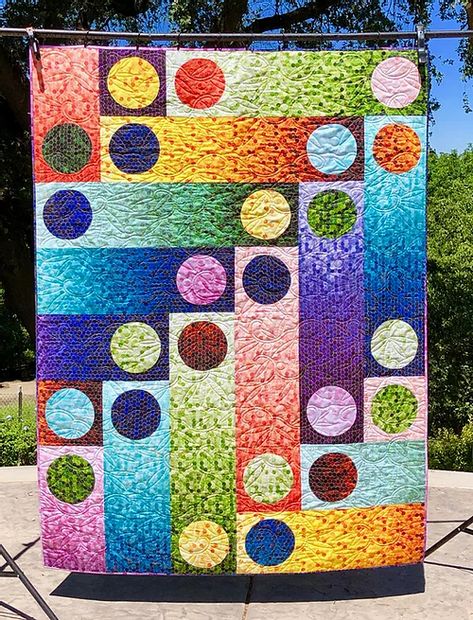 Opposites Attract, size: 60" x 80" | QuiltFOX Design Gold Pictures, Circle Quilt Patterns, Ombre Fabric, Circle Quilts, Summer Quilts, Quilt Projects, Foundation Piecing, Colorful Quilts, Opposites Attract