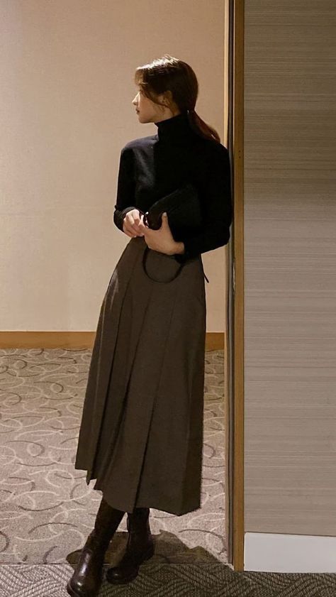 40s Mode, 00s Mode, Academia Outfits, Brown Skirt, Everyday Fashion Outfits, Modest Clothing, Mode Inspo, Modest Fashion Outfits, 가을 패션