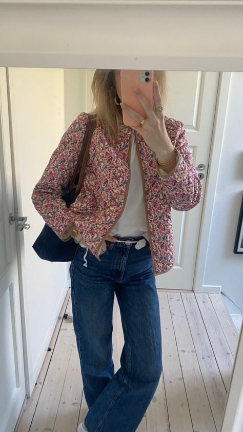 quilted jacket from part two, navy bag from longchamp and blue jeans from zara Navy Quilted Jacket Outfit, Zara Quilted Jacket, Statement Aesthetic, Quilted Jacket Outfit, Ootd Idea, Outfit Inso, Comfy Sweats, Navy Bag, Summer Lookbook