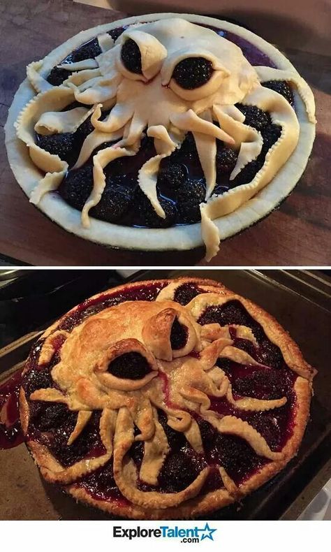 Cthulu Plat Halloween, Läskig Halloween, Blackberry Pie, Spooky Food, Pie Crusts, Halloween Baking, Halloween Dinner, Halloween Desserts, Halloween Snacks