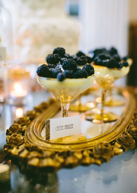 Great Gatsby inspired dessert table | photos by Lauren Scotti | 100 Layer Cake Great Gatsby Theme, Dessert Oreo, Gatsby Theme, Alton Brown, Great Gatsby Party, Wedding Dessert, Silvester Party, Gatsby Party, Gatsby Wedding