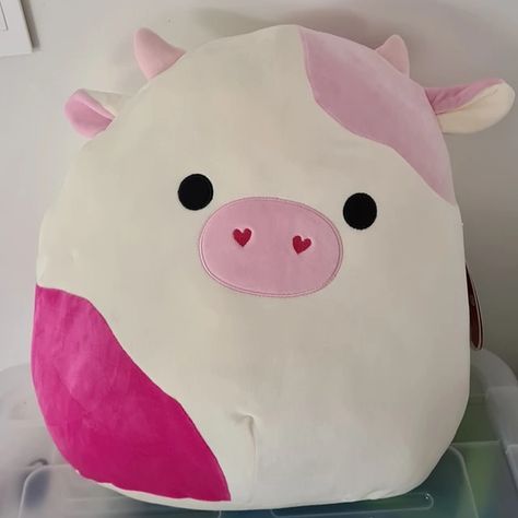 Caedyn the Cow is a pink Squishmallow from the Valentine Squad. Do you like apple pies and movie nights? So does Caedyn! She loves baking pies and watching scary movies, especially for a movie marathon. She loves a monster movie with a side of fresh pie. Would you like to join her? Caedyn is a mostly white cow with patches of pink. She has a hot pink patch on her lower left side and a pale pink patch over her right ear. She has small, triangular pink horns and round black eyes. Her left ear has Squishmallow Wallpaper, Pink Squishmallow, Baking Pies, Monster Movie, Cow Colour, Pink Patch, Cute Squishies, Apple Pies, Pink Cow