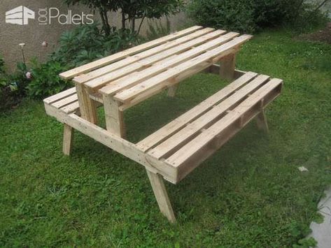 Pallet Picnic, Pallet Picnic Tables, Round Dinner Table, Garden Bench Diy, Pallet Crates, 1001 Pallets, Garden Picnic, Picnic Bench, Picnic Tables