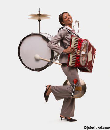 One man band - Google Search One Man Band Illustration, Band Poses With Instruments, Unusual Instruments, One Man Band, Man Band, Street Musician, Photography Career, Street Performance, Theatre Life