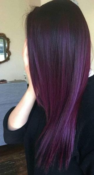 Moda de cabello - Me enamoré de este tono de cabello💜💜 | Facebook Red Brunette Hair, Light Red Hair, Music Portrait, Dyed Hair Ombre, Purple Ombre Hair, Dark Purple Hair, Plum Hair, Violet Hair, Jewelry Photoshoot