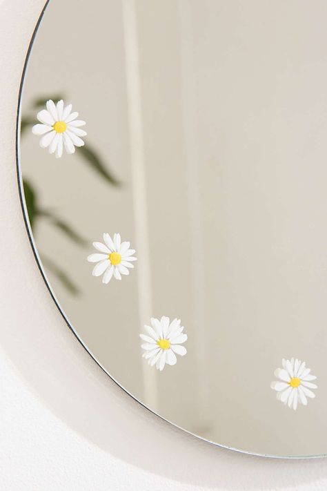 Round Mirror Painting Ideas, Round Mirror Painting, Diy Mirror Painting Ideas, Draw Mirror, Mirrors Painting, Tiktok Mirror, Mirror Apartment, Mirror Painting Ideas, Clay Mirror