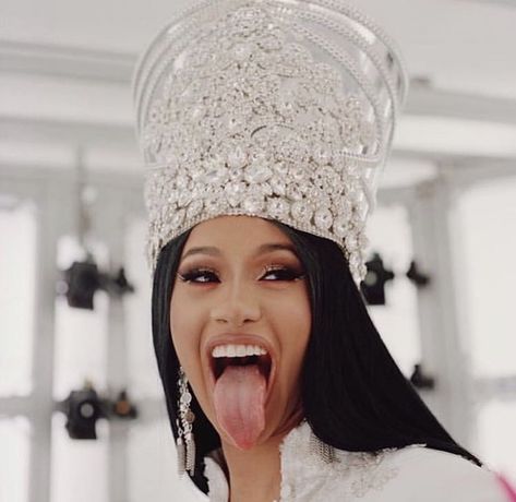 Pin||@moeshakesha✨ Cardi B Tongue, Cardi B Pics, Cardi B Photos, Black Couple Art, Rapper Art, Female Rappers, Girl Celebrities, American Rappers, Girl Swag