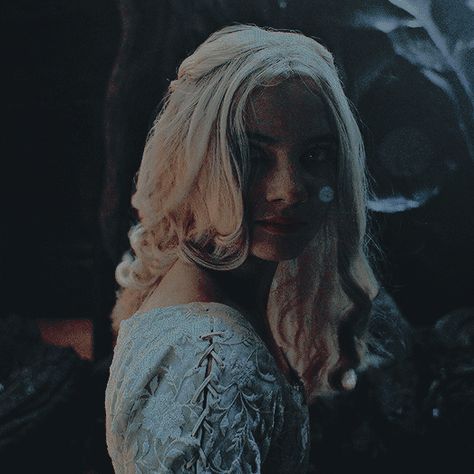 White Hair Faceclaim, Freya Allan Ciri Gif, Ciri Witcher Gif, Cirilla Witcher Gif, White Hair Face Claim, Freya Allan Gif, Freya Allan, Hair Gif, Aemond Targaryen