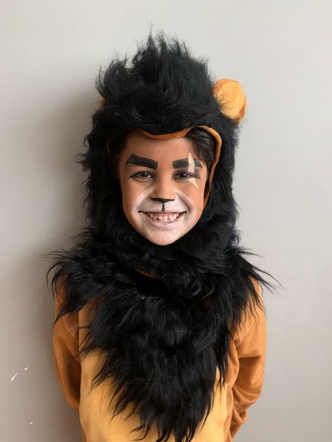 Scar makeup Diy Scar Costume, Diy Scar Costume Lion King, Scar Lion King Costume, Scar Lion King Makeup, Scar Face Paint, Scar Costume, King Costume For Kids, Scar Rey Leon, Scar Makeup