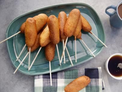 Pancake And Sausage, Sausage On A Stick, Pancakes On A Stick, Pancake Sausage, Kid Friendly Breakfasts, Sweet Recipe, Cooked Breakfast, Brunch Ideas, On A Stick