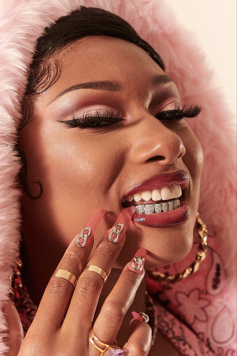 Megan Thee Stallion Editorial, Meg The Stallion Quotes, Megan Thee Stallion Hiss, Megan Thee Stallion Photoshoot, Megan Thee Stallion Pink, Meg Aesthetic, Rap Pfp, Music Video Makeup, Stallion Aesthetic