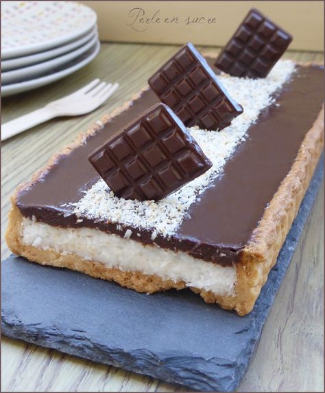 Tarte coco chocolat façon bounty {vegan} Coconut Pie, Vegan Appetizers, Chocolate Tart, Vegan Cake, Chocolate Coconut, Vegan Dishes, Vegan Eating, Vegan Desserts, Organic Recipes