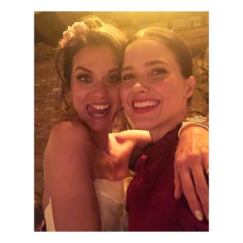 Sophia Bush And Bethany Joy Lenz Reunited With Hilarie Burton At Her Wedding And My "One Tree Hill" Heart Is Full Sophie Bush, One Tree Hill Cast, Bethany Joy Lenz, Hilarie Burton, Taylor James, Bethany Joy, Peyton Sawyer, Grey Anatomy Quotes, Brooke Davis