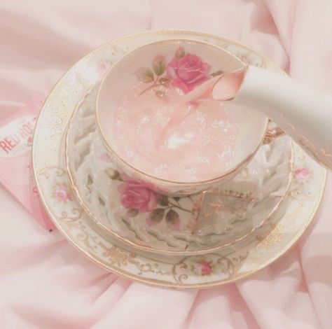 Kristina Webb, Pink Cottagecore, Aphrodite Aesthetic, Soft Pink Theme, Baby Pink Aesthetic, Pastel Pink Aesthetic, Rose Pastel, Pink Vibes, Princess Aesthetic