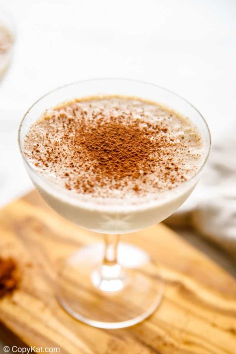 Brandy Alexander With Ice Cream, Brandy Alexander Cocktail, Milkshake Machine, Ice Cream Coffee, Boozy Milkshake, Brandy Alexander, Kahlua Coffee Liqueur, Creamy Cocktails, Christmas Food Treats