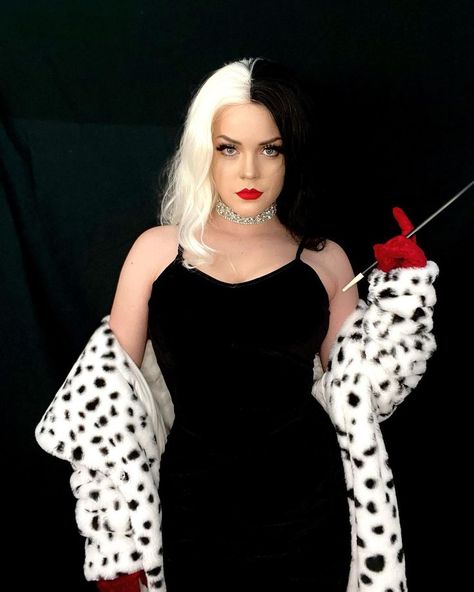 Women Cruella Deville Costume, Krewella Deville Costume, Cruel Deville Costume, Cruella Costume Ideas For Women, Cruella Halloween Costumes Women, Emma Stone Cruella Costume, New Cruella Deville Costume, Cruella Deville Aesthetic Outfit, Cruelly Deville Couple Costume