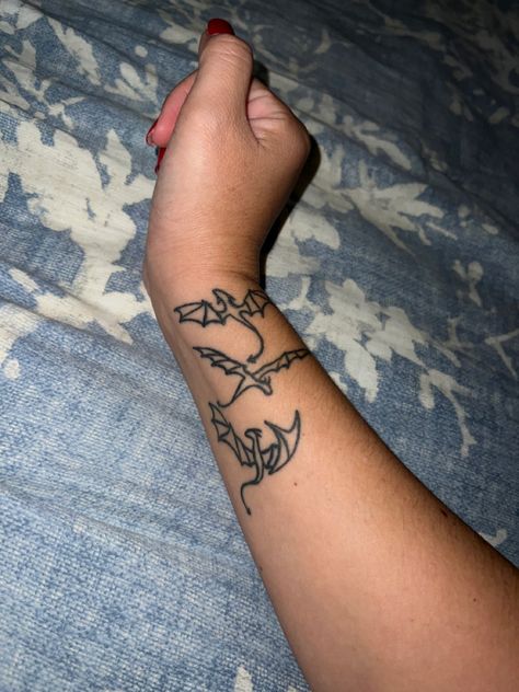 #tattoo #tattooideas #fantasy #wyvern #sarahjmaas #throneofglass #manon #abraxos #the13 Fantasy Wyvern, Manon Abraxos, Wyvern Tattoo, Simplistic Tattoos, Tattoos