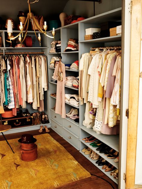 And one more for good measure. This closet is just too pretty! Vintage Closet Organization, Colourful Walk In Closet, Female Closet Organization, Chic Closet Ideas, Vintage Walking Closet, Cozy Closet Ideas, Funky Closet Ideas, Closet Bedroom Conversion, Small Walk In Closet Aesthetic