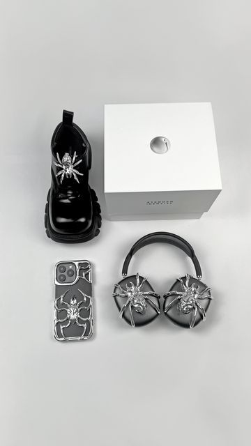 XTENDED iDENTiTY on Instagram: "Unboxing our Spider accessories set 🕷️—featuring AirPods Max covers, iPhone cases, and shoe jewelry." Spider Accessories, Airpods Max Case, Covers Iphone, Airpods Max, Accessories Set, Shoe Jewelry, Iphone Cases, Iphone, On Instagram