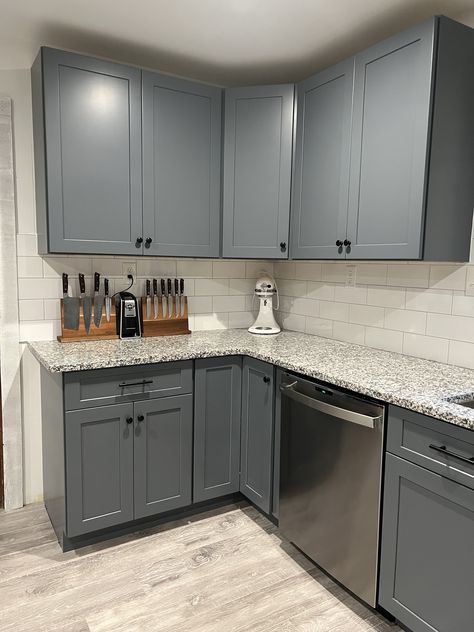 Grey Floors Blue Cabinets, Gray Small Kitchen, Gray Kitchen Ideas Color Combos, Grey Kitchen Ideas Modern Gray, Grey Cabinets Kitchen, Blue Gray Kitchen, Gray Kitchen Countertops, Buck 110, Kitchen Countertop Decor