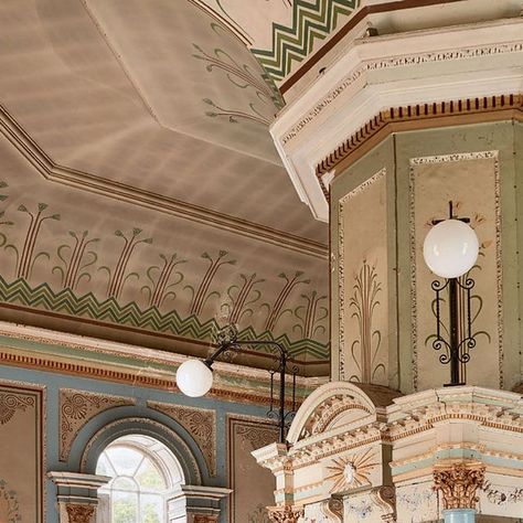 Rizzoli Publications on Instagram: "The main room in the octagonal hunting lodge of Castlecor (in County Longford, Ireland) is occupied by a four-sided fireplace, each side directly facing a window, the light from which is reflected in mirrors set above the chimneypieces.  As seen in "The Irish Country House: A New Vision" is a unique presentation of Irish country house interiors, combining well-preserved historic estates with adventurous contemporary restorations.  On sale now. Available in our Instagram Shop.  #irishcountryhouse #ireland #irishcountryside #countryhouseinteriors #rizzolibooks  @theirishaesthete Photo: Luke White @lukewhitephotography" Irish Country House Interior, Longford Ireland, Irish Interior Design, Irish Country House, Architecture Traditional, Irish Architecture, Irish Interiors, Irish Country, Irish Countryside