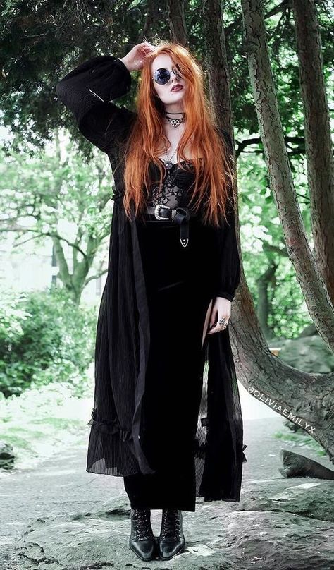 Olivia Emily, Witchy Outfits, Goth Outfit Ideas, Gothic Mode, Hippie Goth, Boho Witch, Witchy Style, Witch Style