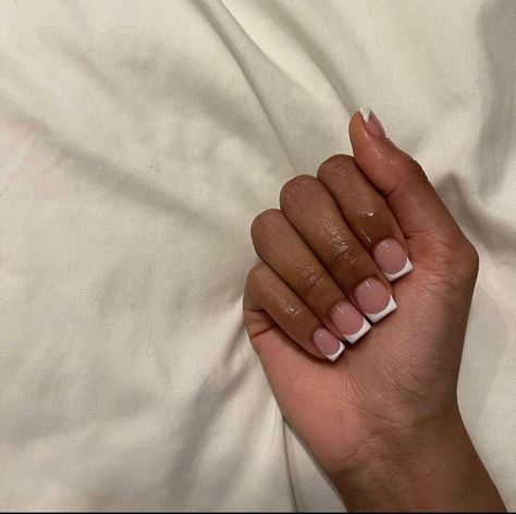 White French Tip Nails Black Women, Clean Girl Nails Black Women, French Tip Black Women, Short Acrylic French Tip Nails, Overlay Nails, Halloween Acrylic Nails, Hard Nails, Simple Acrylic Nails, French Acrylic Nails