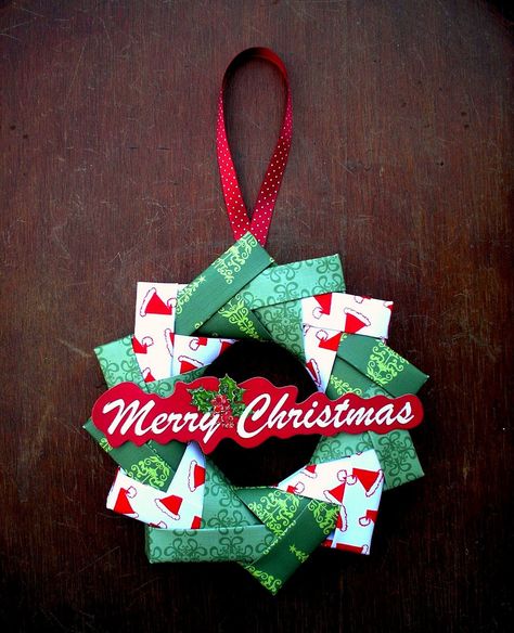 Hi today  Sandy  is posting. My origami  wreath is made up of 12 interlocking units. It's based on Mette Pederson's modular folding techniq... Space Origami, Origami Christmas Wreath, Origami Wreath, Origami Christmas Ornament, Christmas Wreath Craft, Tutorial Origami, Fabric Origami, Folding Origami, Paper Wreath