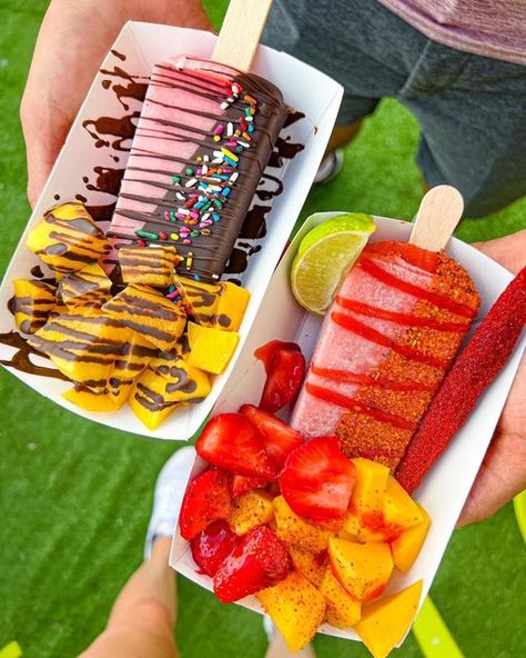 Paleta Flavors, Fruit Chamoy, Chamoy Fruit, Mexican Paletas, Mexican Snack Foods, Chocolate Dip, Ice Cream Business, Emprendimiento Ideas, Mexican Snacks