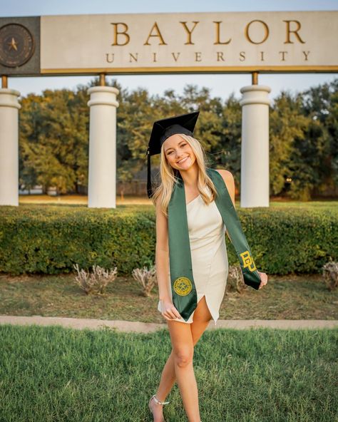 Baylor Graduation Pictures, College Graduation Photo Ideas, Baylor Graduation, Cap Gown Photos, Sac State, Vision Board Project, Cap And Gown Photos, Graduation Pic Ideas, College Graduation Pictures Poses