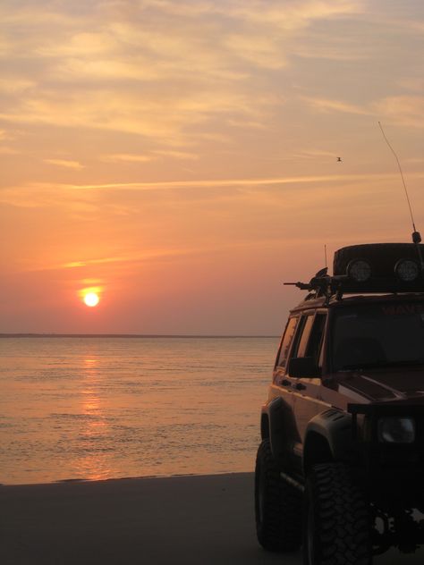 Rise, Jeep XJ, Beach Jeep 4x4 Beach, Jeep Sport, Jeep Xj Mods, Jeep Wallpaper, Beach Jeep, Nc Beaches, Cj Jeep, Beach Rides, Cool Jeeps