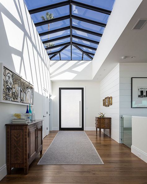 Skylight or glass roof for the entry, you decide Roof Skylight, Skylight Design, Aesthetic Interior Design, Farmhouse Side Table, Patio Roof, Patio Interior, Glass Roof, Design Del Prodotto, House Roof