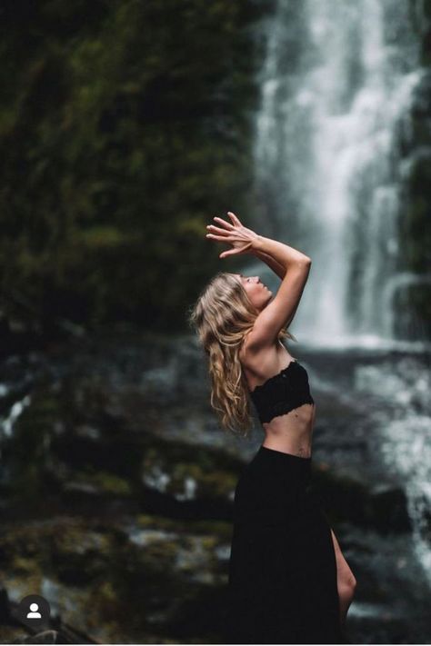 Yoga Photoshoot Ideas, Photo Yoga, Feminine Photography, Yoga Poses Photography, Yoga Photoshoot, Bouidor Photography, Waterfall Photo, Photography Artistic, Yoga Branding