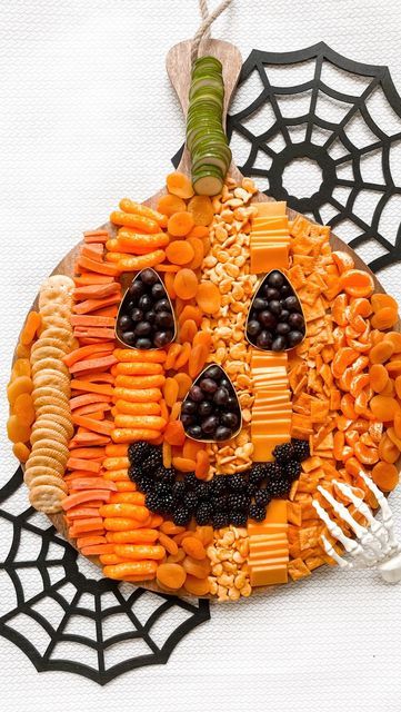 Themed Charcuterie Board Ideas, Themed Charcuterie Board, Fun Holiday Food, Halloween Charcuterie, Halloween Breakfast, Charcuterie Board Ideas, Halloween Fruit, Pumpkin Waffles, Charcuterie Inspiration