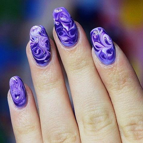 Summer nail art inspiration from Instagram Nail Marble, Marbled Nails, Swirl Nail, Nail Designs Pictures, Marble Nail, Water Marble, Purple Nail, Her Nails, Nail Art Instagram