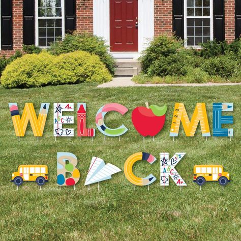 School Yard Signs, First Day Of School Classroom, Lawn Decorations, Custom Yard Signs, Yard Ornaments, Classroom Signs, 1 September, Welcome Back To School, Lawn Sign