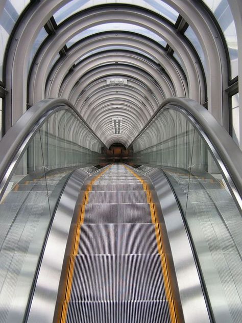 this is and example of leading lines because the lines work together and lead you into the picture: Arch Stairs, Symmetry Photography, Framing Photos, Osaka Travel, Sky Building, Leading Lines, Composition Techniques, Photo Women, Line Photography