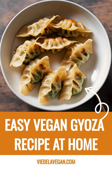 Vegan Gyoza Recipe Easy Gyoza Recipe, Vegan Gyoza Recipe, Vegan Gyoza, Gyoza Recipe, Asian Sides, Creamy Spinach Dip, Vegan Appetizers Recipes, Vegan Appetizer, Quinoa Sweet Potato