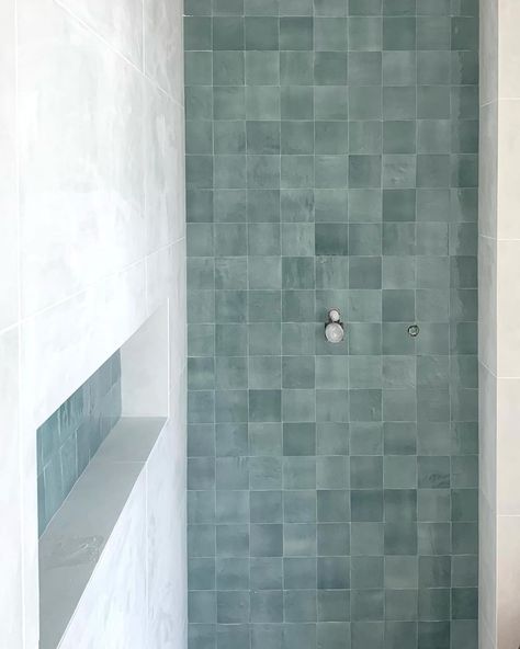 Bathroom Tiles Texture, Zellige Bathroom, Bathroom Tile Design Ideas, Blue Green Bathrooms, Best Bathroom Paint Colors, Bathroom Wall Tile Design, Aqua Bathroom, Green Tile Bathroom, Tub Design