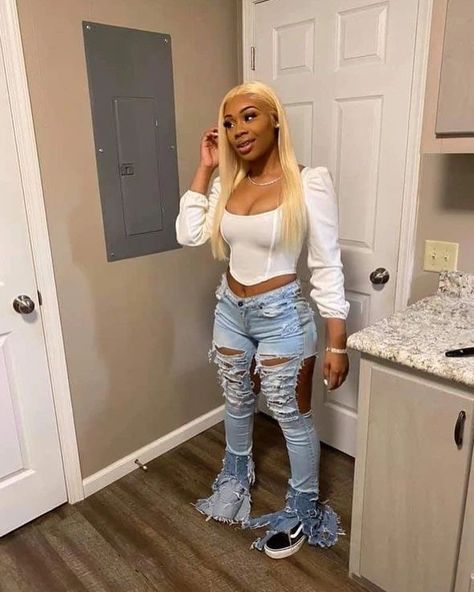 4d6e4749289c4ec58c0063a90deb3964desc47787486ri Blonde Frontal, Blonde Hair Wigs, Denim Diy Clothes, Birthday Goals, Baddie Outfit, Blonde Wigs, Hair Wigs For Women, Chill Outfits, Wigs Online