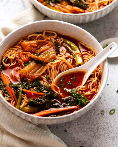 Noodle Broth Recipe, Nagi Maehashi, Spicy Asian Food, Spicy Korean Soup, Brothy Soups, Spicy Soups, Asian Feast, Korean Noodle Soup, Spicy Korean Noodles