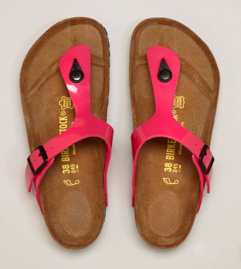 birkenstock sandals from american eagle Pink Birkenstocks, Birkenstock Sandals, Cute Sandals, Comfy Shoes, Birkenstock Shoes, Mens Outfitters, Birkenstock Gizeh, Looks Style, Shoe Style