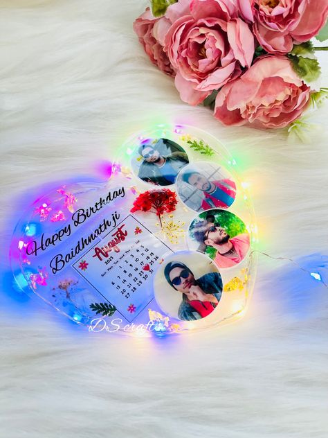 Resin Heart Photo Frame, Resin Idea, Love Crafts, Glittery Wallpaper, Easel Stand, Resin Ideas, Heart Frame, Photo Heart, Make Time