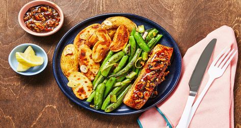 Salmon Hello Fresh, Hello Fresh Salmon Recipes, Hello Fresh Dinner Ideas, Fresh Salmon Recipes, Hello Fresh Dinners, Fresh Dinner Ideas, Bourbon Salmon, Hellofresh Recipes, Fresh Salmon