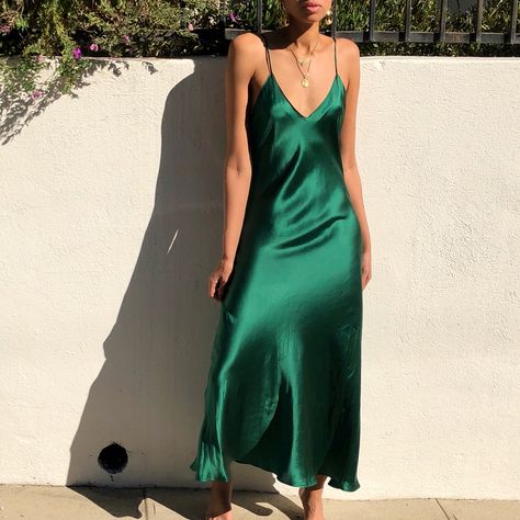 458 Likes, 24 Comments - Elia Vintage (@eliavintage) on Instagram: “Stunning emerald green 100% silk slip dress. The flow to the fabric is so gorgeous. Low dipping…” Emerald Green Cocktail Dress, Silk Dresses Outfit, Green Silk Dress, Cocktail Dress Outfit, Green Slip Dress, Green Silk Dresses, Green Cocktail Dress, Long Slip Dress, Bridesmaid Dress Styles