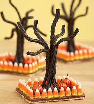 10 Fall Kids Crafts | East Coast Creative Haunted Gingerbread House, Halloween Gingerbread House, Halloween Pumpkin Cake, Creepy Halloween Food, Halloween Party Activities, Halloween Foods, Craft Halloween, Kids Fall Crafts, Halloween House Party