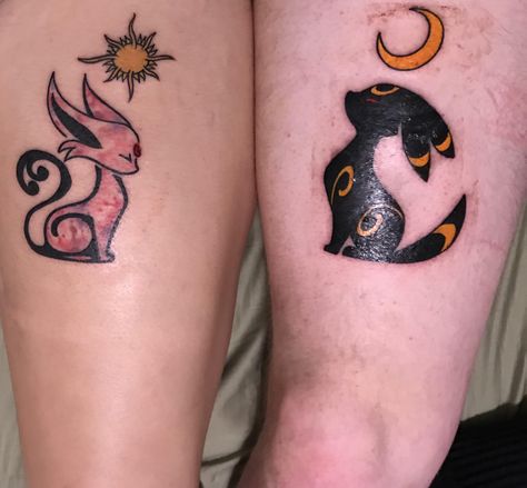 Nerd Couples Tattoos, Umbreon And Espeon Matching Tattoos, Pokemon Tattoo Umbreon, Umbreon Espeon Tattoo, Couple Anime Tattoo, Matching Tattoos Pokemon, Pokemon Couple Tattoos, Umbreon Tattoo Ideas, Matching Anime Couple Tattoos