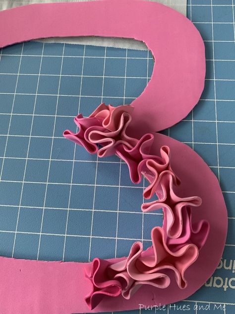 Dress up any door or wall with this adorable ruffle wreath! And it's not just for Valentines, either! Just change the shape of the cardboard base! I love crafting with foam sheets - also called eva foam! They can be shaped and manipulated with heat into lovely creations - I think so much better and easier than using felt or paper! And the best part, it's totally a recycle craft starting with a cardboard box and newspaper! And you won't believe how easy it is to make!   Let's get starte… Paper Marigolds, Cardboard Wreath, Heart Shapes Template, Ruffle Wreath, Recycle Craft, Paper Flower Wall Art, Crafts 2023, Foam Sheet Crafts, Foam Art