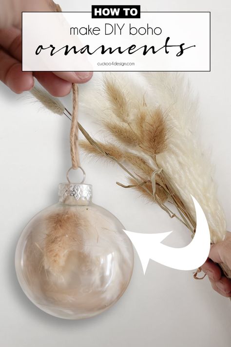 Chic DIY boho ornaments using pampas grass - Cuckoo4Design Diy Boho Tree Topper, Diy Boho Christmas Ornaments, Pampas Grass Christmas Tree, Diy Boho Christmas, Boho Christmas Ornaments, Boho Color Scheme, Boho Ornaments, Merry Christmas My Friend, Macrame Garland